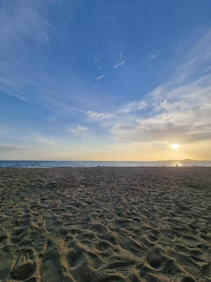 Kaneang Apartment-กันเองอพาร์ทเมนท์ Praia de Jomtien Exterior foto
